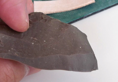 石器を拡大して見てみる