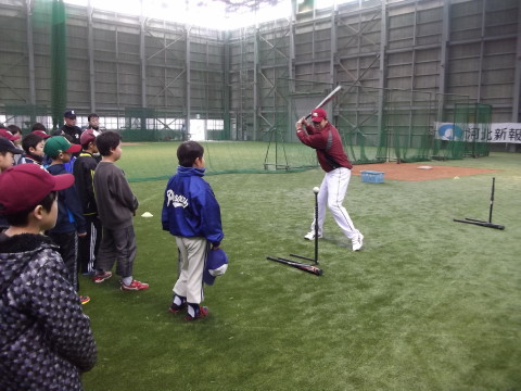 柳沢裕一コーチの指導による，バッティング練習